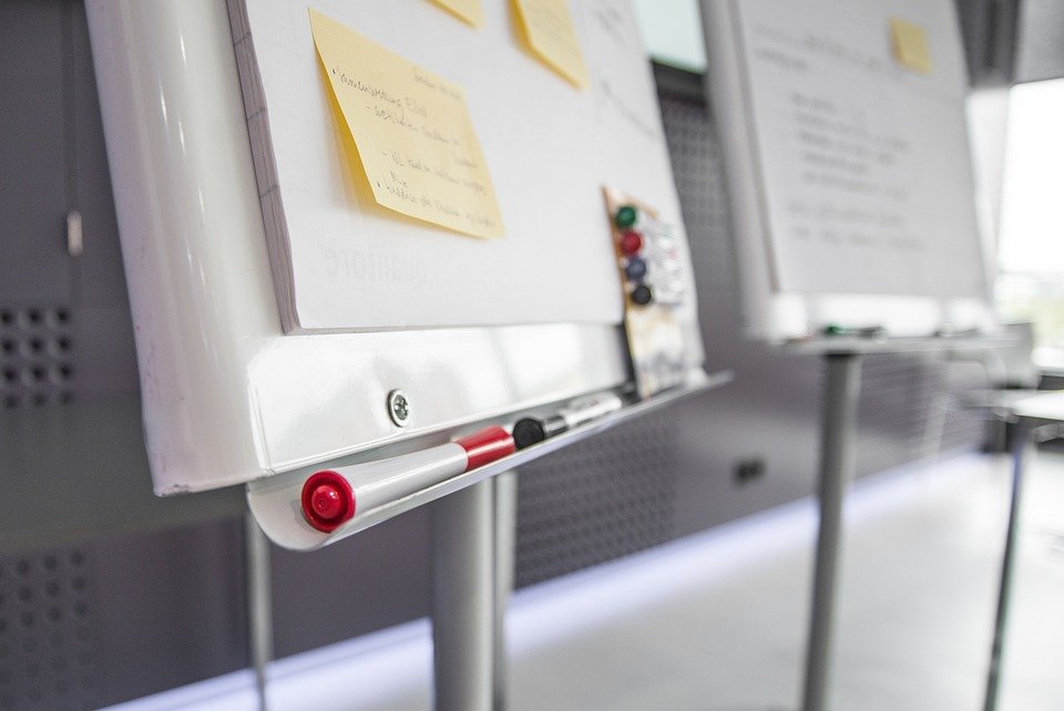 Stay Ahead of the Curve: 10 Tips for Selecting Cutting-Edge Event Technology